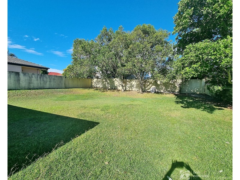 40 Maltravers Drive, Arundel QLD 4214