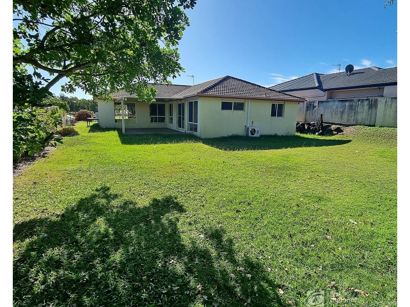 40 Maltravers Drive, Arundel QLD 4214