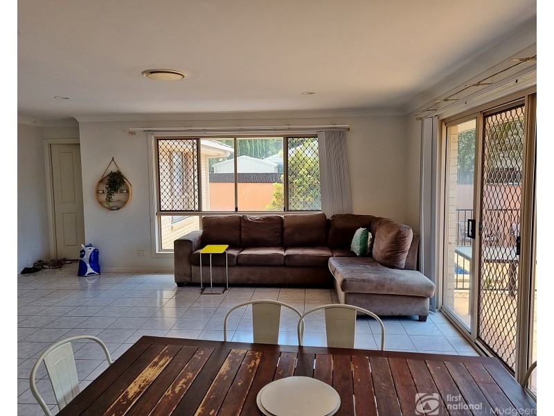 4 Frascati Street, Mermaid Waters QLD 4218
