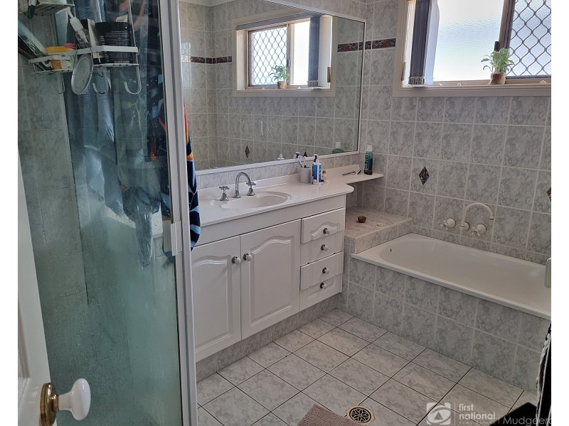 4 Frascati Street, Mermaid Waters QLD 4218