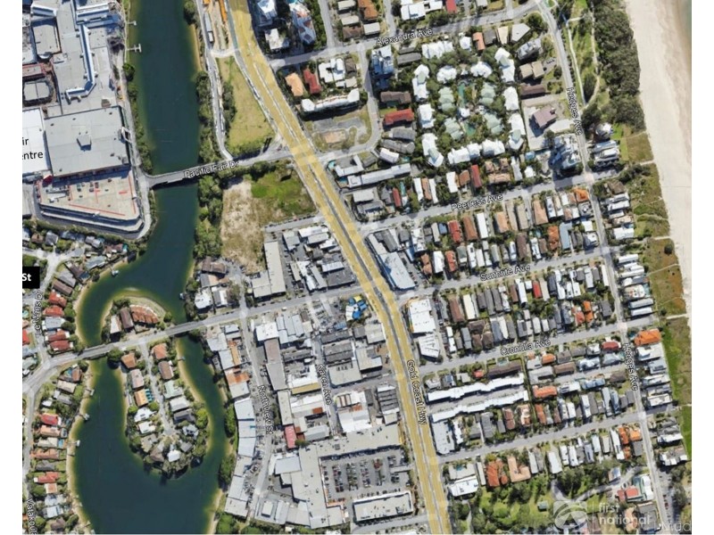 4 Frascati Street, Mermaid Waters QLD 4218