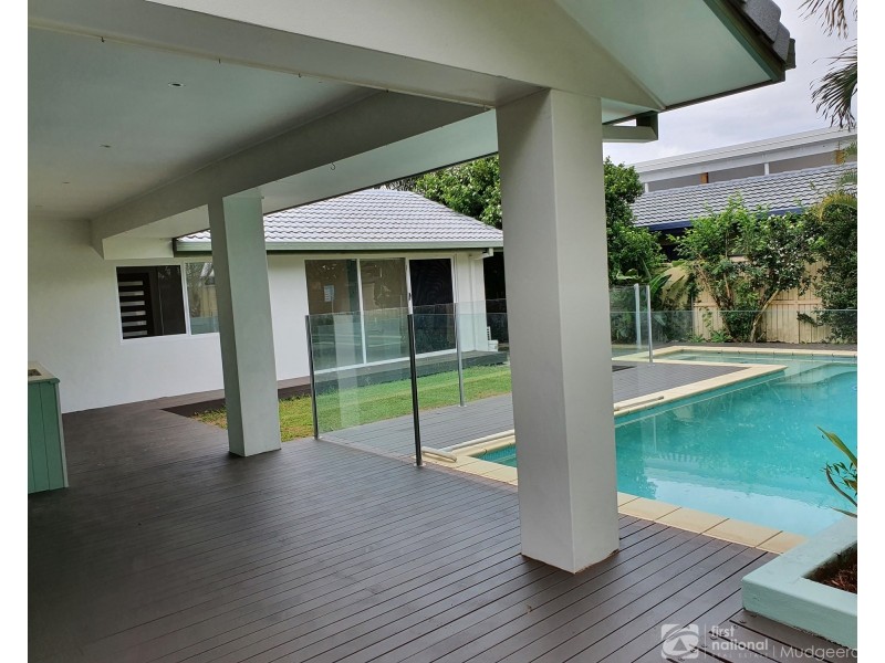 24 Kingfisher Crescent, Burleigh Waters QLD 4220
