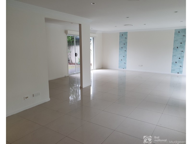 24 Kingfisher Crescent, Burleigh Waters QLD 4220