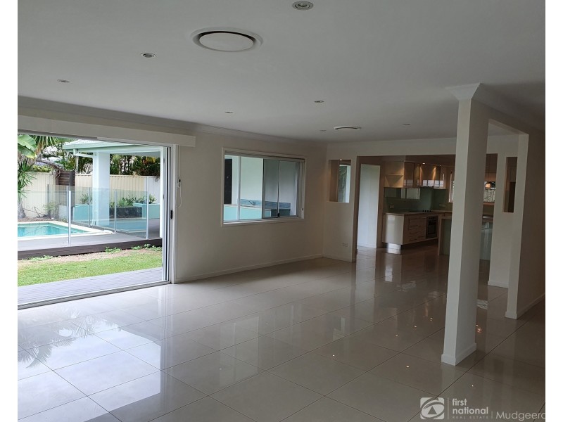 24 Kingfisher Crescent, Burleigh Waters QLD 4220