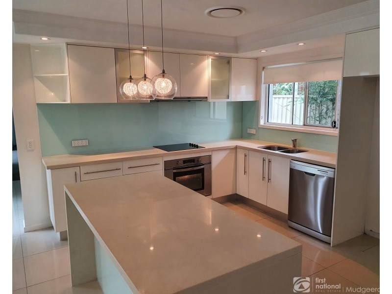 24 Kingfisher Crescent, Burleigh Waters QLD 4220