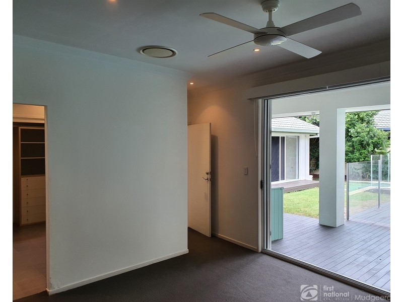24 Kingfisher Crescent, Burleigh Waters QLD 4220
