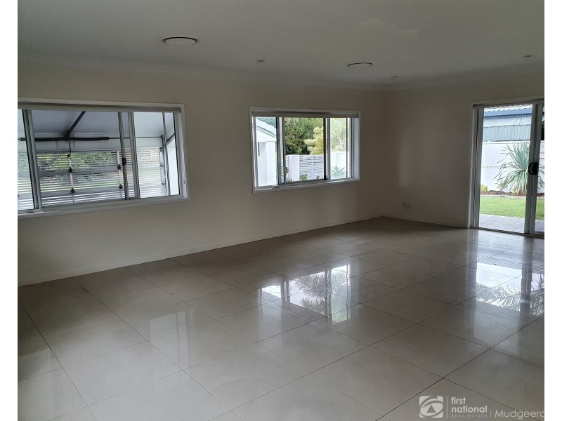 24 Kingfisher Crescent, Burleigh Waters QLD 4220