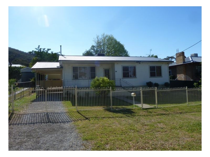 16 Sapphire Crescent, Tamworth NSW 2340