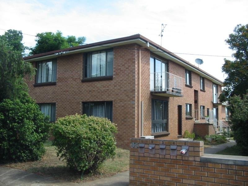 2/95 Upper Street, Tamworth NSW 2340