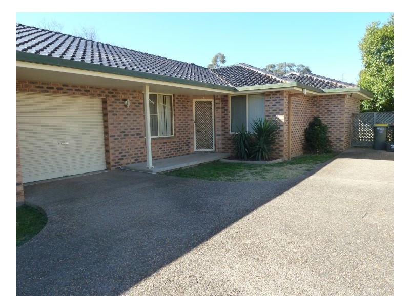 2/15 Illoura Street, Tamworth NSW 2340