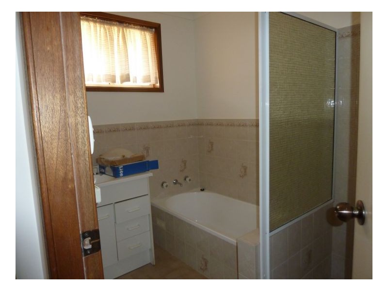 2/15 Illoura Street, Tamworth NSW 2340