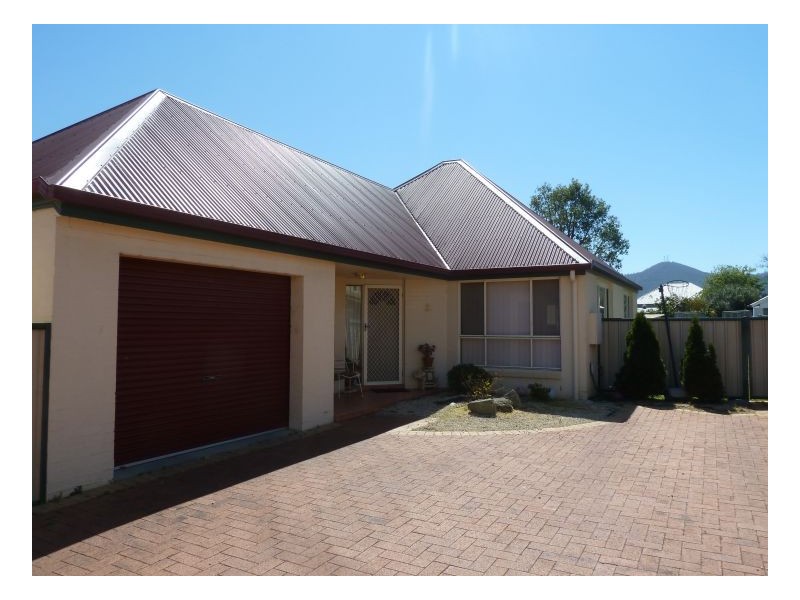 2/28 Crown Street, Tamworth NSW 2340