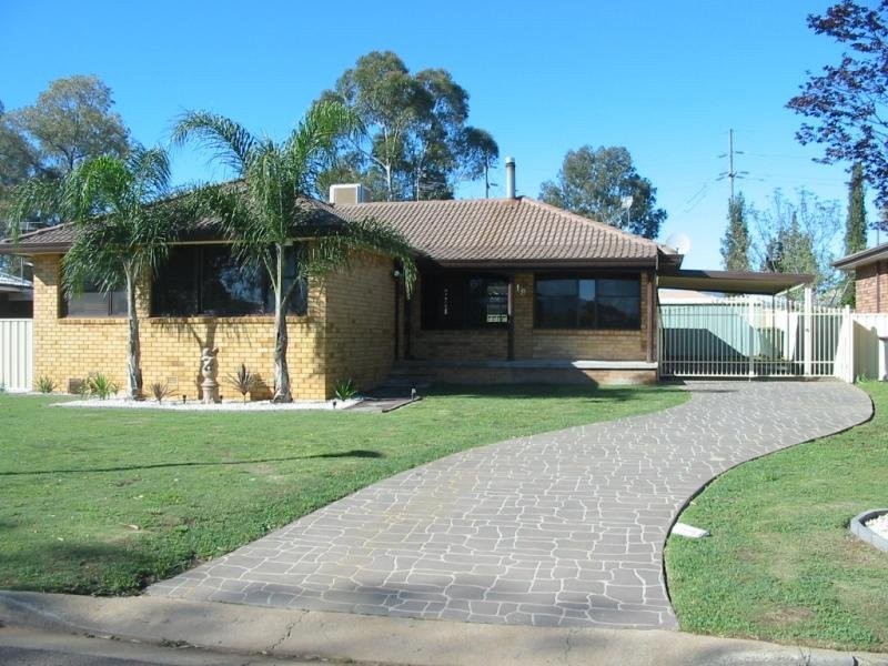 18 Waree Drive, Tamworth NSW 2340
