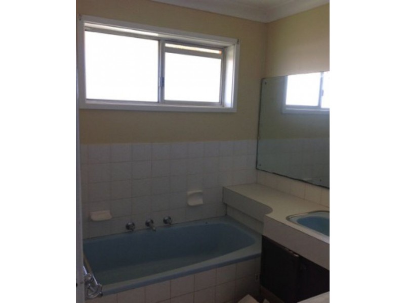 18 Waree Drive, Tamworth NSW 2340