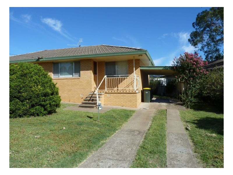 2/4 Jonathan Street, Tamworth NSW 2340