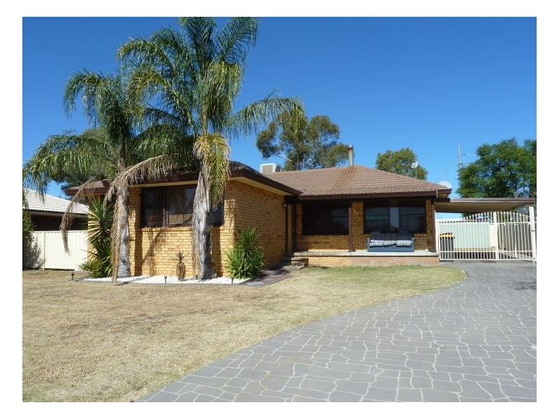 18 Waree Drive, Tamworth NSW 2340