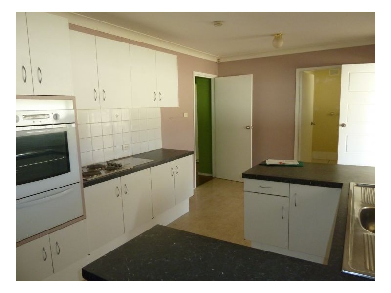 18 Waree Drive, Tamworth NSW 2340