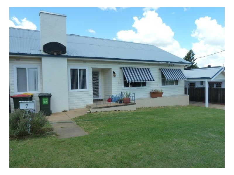 7 Russell Street, Tamworth NSW 2340