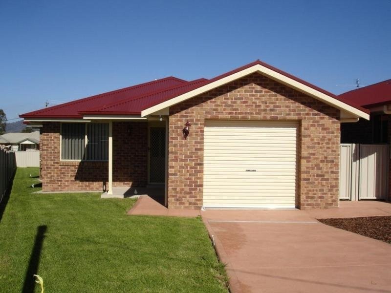 6B Iris Close, Kootingal NSW 2352