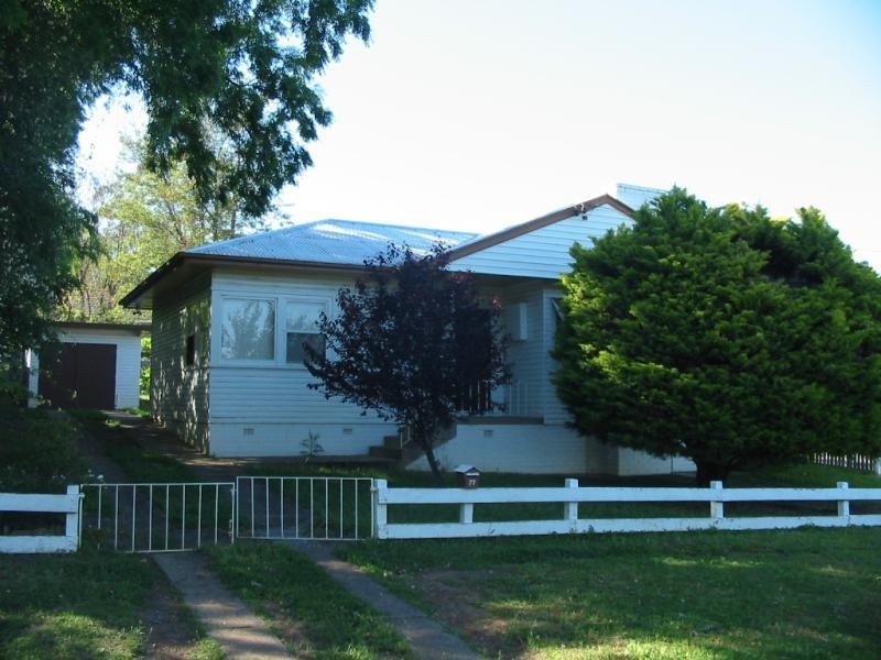 77 Roderick Street, Tamworth NSW 2340