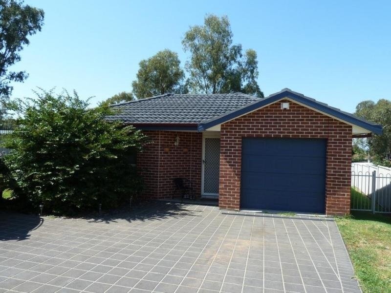 2/26 Fishermans Place, Tamworth NSW 2340