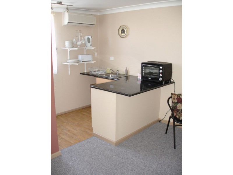 4 Pine St, Kootingal NSW 2352
