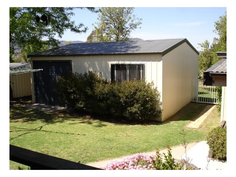 4 Pine St, Kootingal NSW 2352