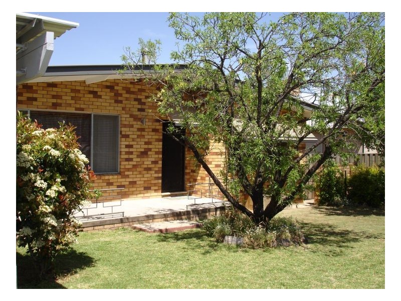4 Pine St, Kootingal NSW 2352