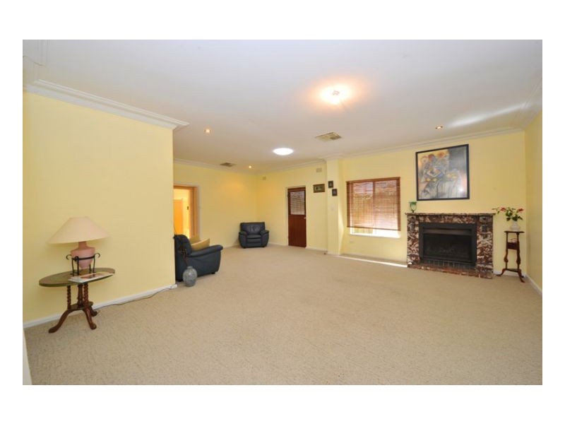 43 Roderick St, Tamworth NSW 2340
