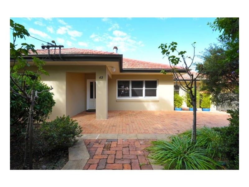 43 Roderick St, Tamworth NSW 2340