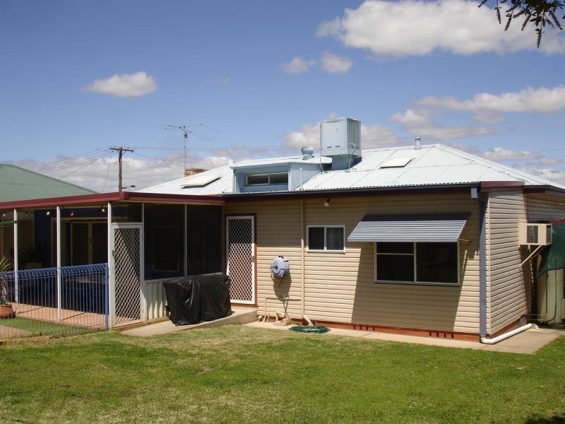 8 Patterson St, Tamworth NSW 2340