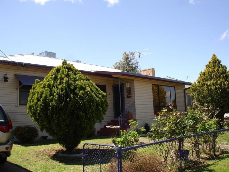 8 Patterson St, Tamworth NSW 2340