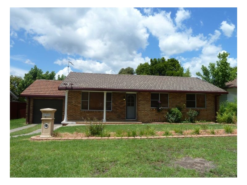 15 Dorothy Avenue, Kootingal NSW 2352