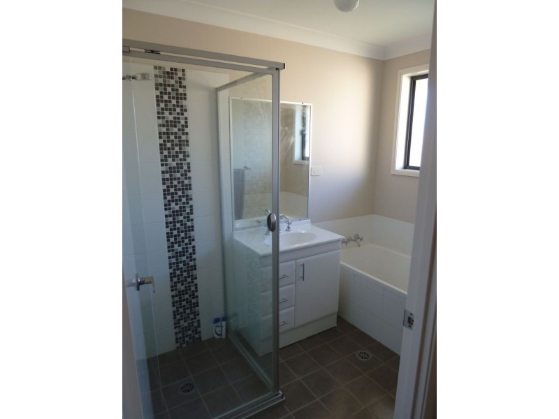 2/14 Rosella Avenue, Tamworth NSW 2340