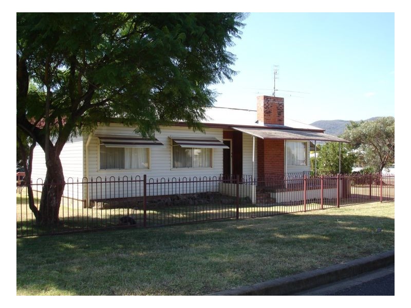 8 Florida Street, Tamworth NSW 2340