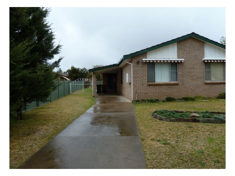 2/39 Susanne  Street, Tamworth NSW 2340