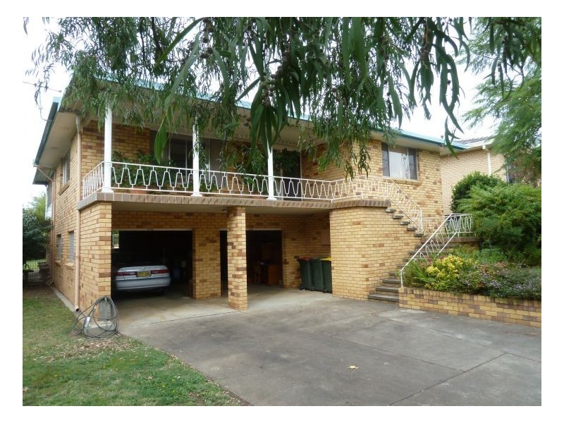 11 Minimurra Crescent, Tamworth NSW 2340