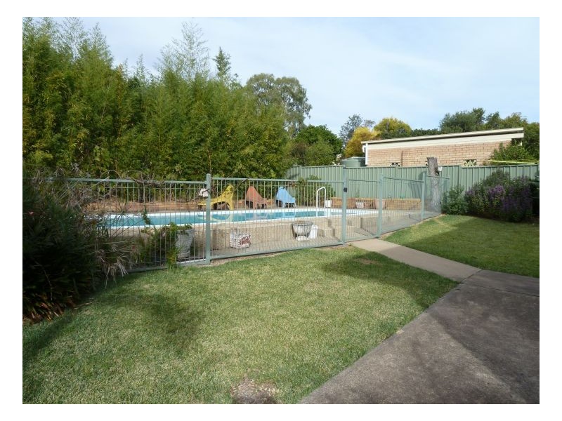 11 Minimurra Crescent, Tamworth NSW 2340