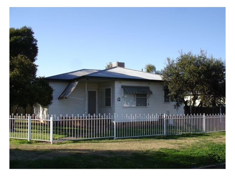 4 Edgeroy Street, Tamworth NSW 2340