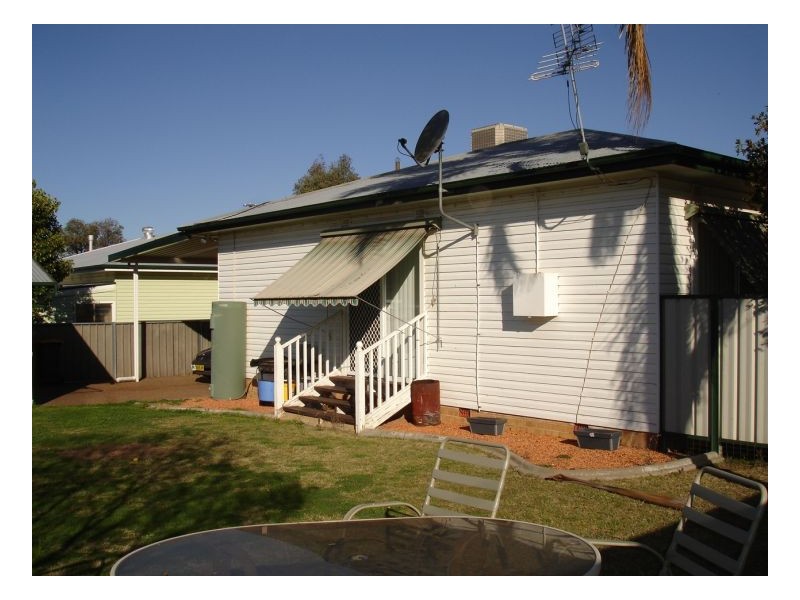 4 Edgeroy Street, Tamworth NSW 2340