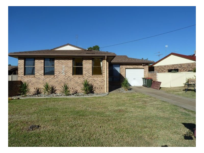 1 Kyooma Street, Tamworth NSW 2340