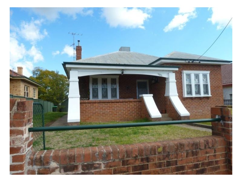 107 Crown Street, Tamworth NSW 2340