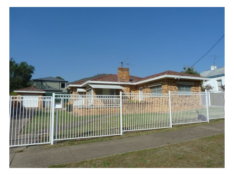 128 Carthage Street, Tamworth NSW 2340