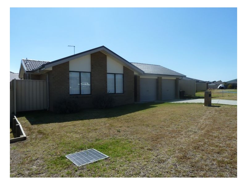 10 Falcon Drive, Tamworth NSW 2340
