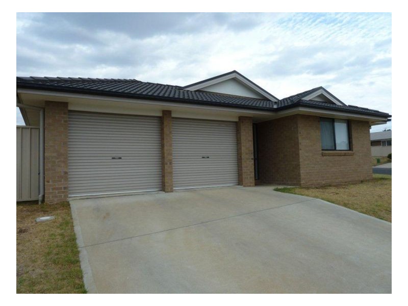 10 Falcon Drive, Tamworth NSW 2340
