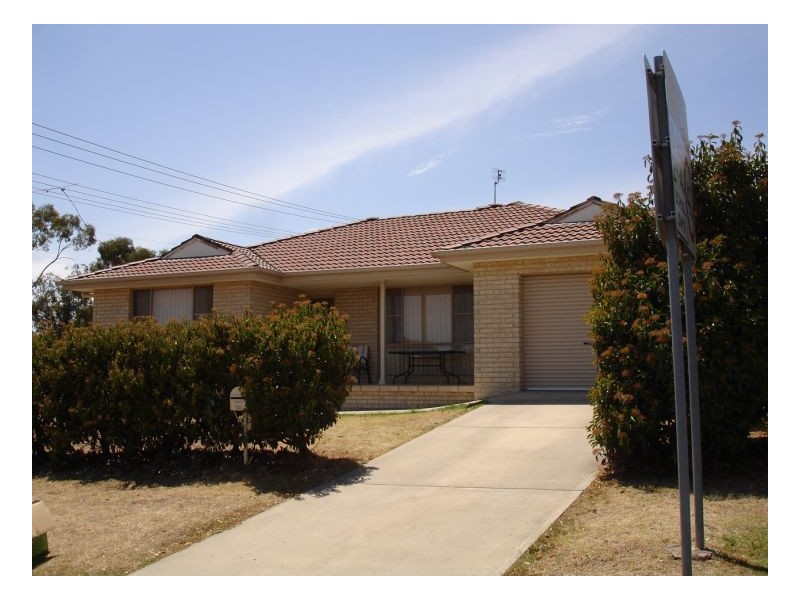 1 Minamurra Crescent, Tamworth NSW 2340