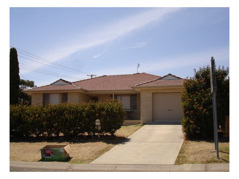 1 Minamurra Crescent, Tamworth NSW 2340