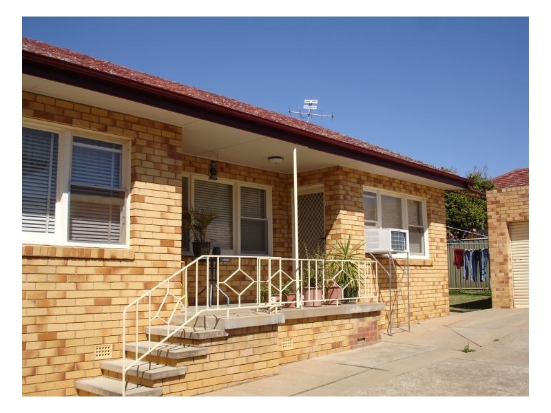 1 & 2 65 Phillip Street, Tamworth NSW 2340