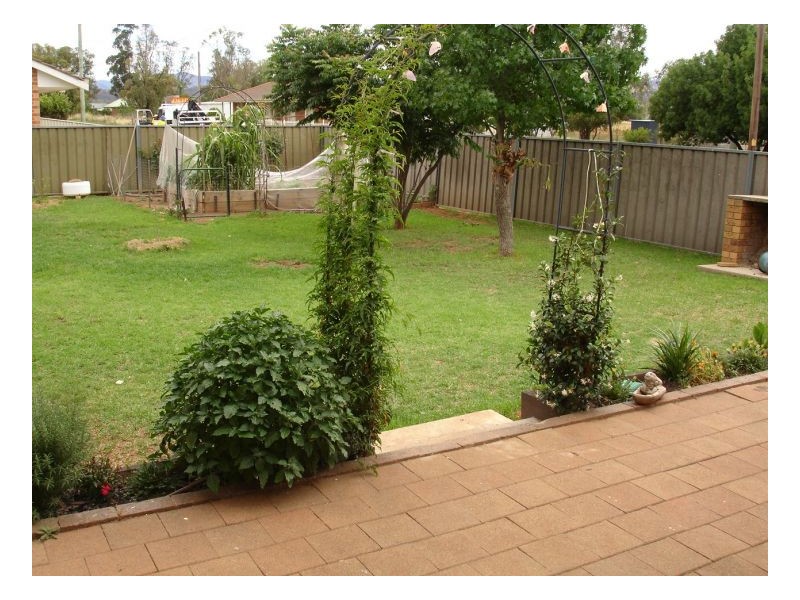 2 Blaxland Way, Tamworth NSW 2340