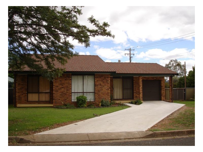 2 Blaxland Way, Tamworth NSW 2340